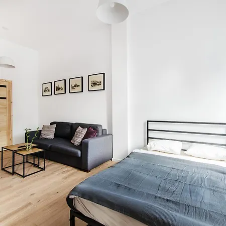 Апартаменти Sunstone In A Beautiful Townhouse In The Center