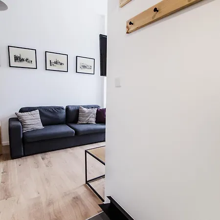 Sunstone In A Beautiful Townhouse In The Center شقة